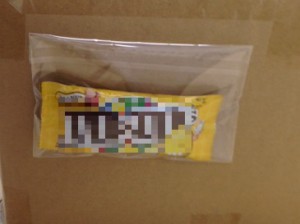 おもに販促商品のケースや商品に直接OPP袋に入れてベタ付けすることができます