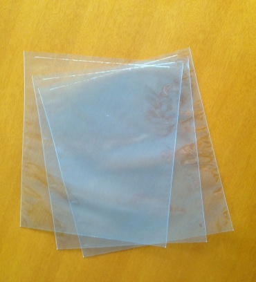 フレームシール袋の特徴は　やはりシール部分の 盛り上がりが大きく再度シールのOPP袋のように 溶断部分から破れの心配はまず有りません